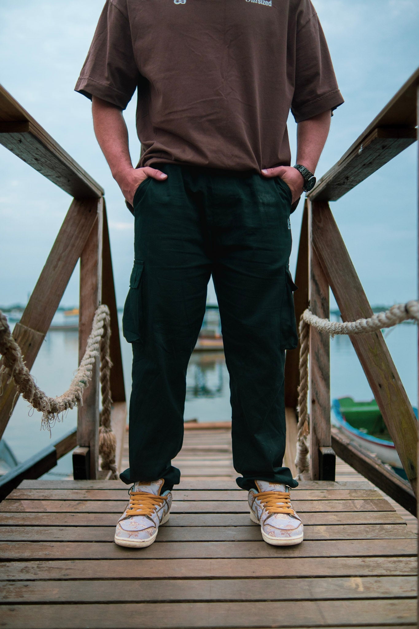 Calça Cargo Essentials | Bolso lateral e ajuste de punho