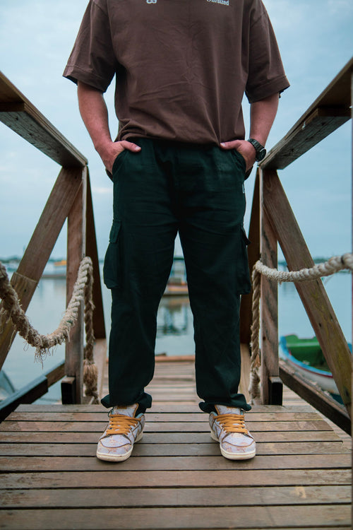 Calça Cargo Essentials | Bolso lateral e ajuste de punho