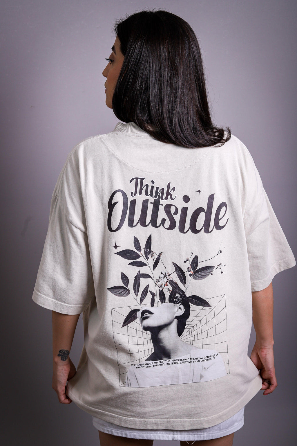 Camiseta Heavy Oversized Think Outside Flowers | Old Outsized