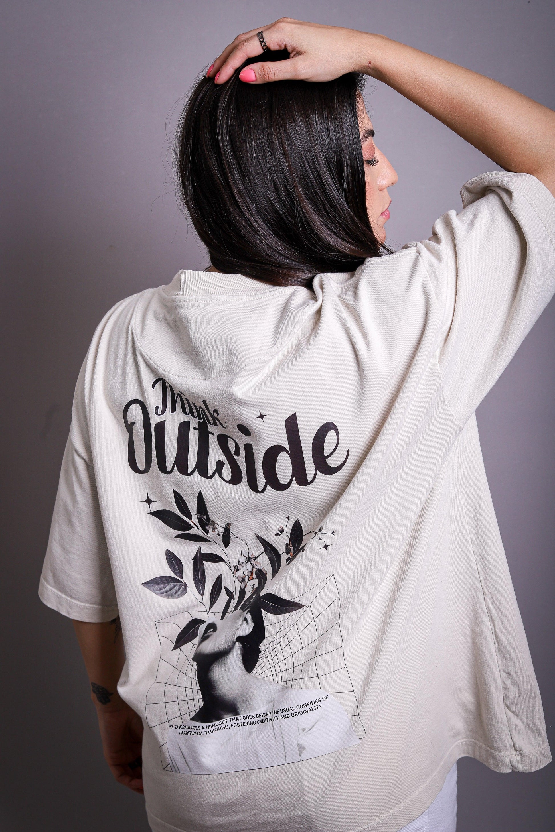 Camiseta Heavy Oversized Think Outside Flowers | Old Outsized