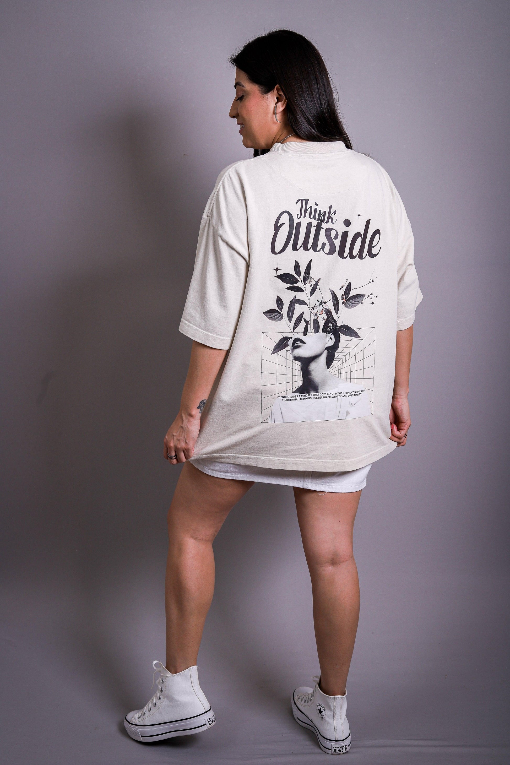 Camiseta Heavy Oversized Think Outside Flowers | Old Outsized
