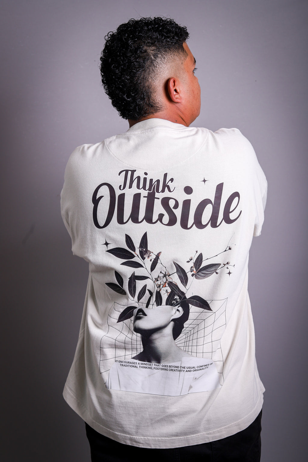 Camiseta Heavy Oversized Think Outside Flowers | Old Outsized